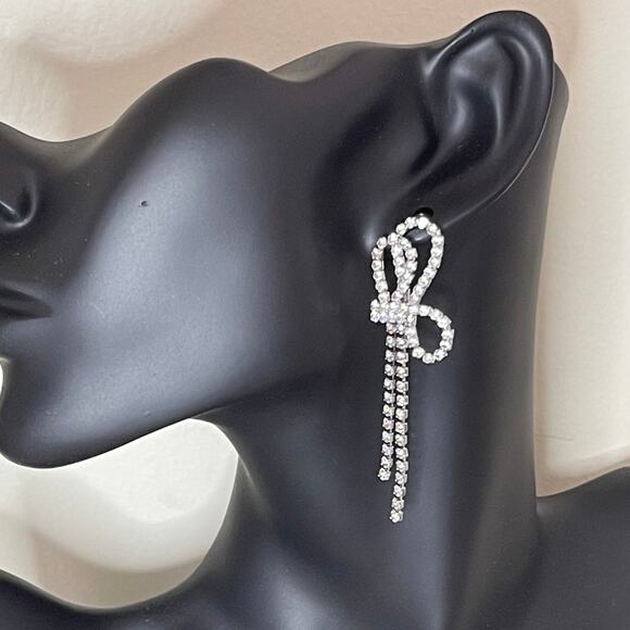 NEW Earrings Clear Rhinestone Silver Bow Dangle Drop S26 - Picture 1 of 7